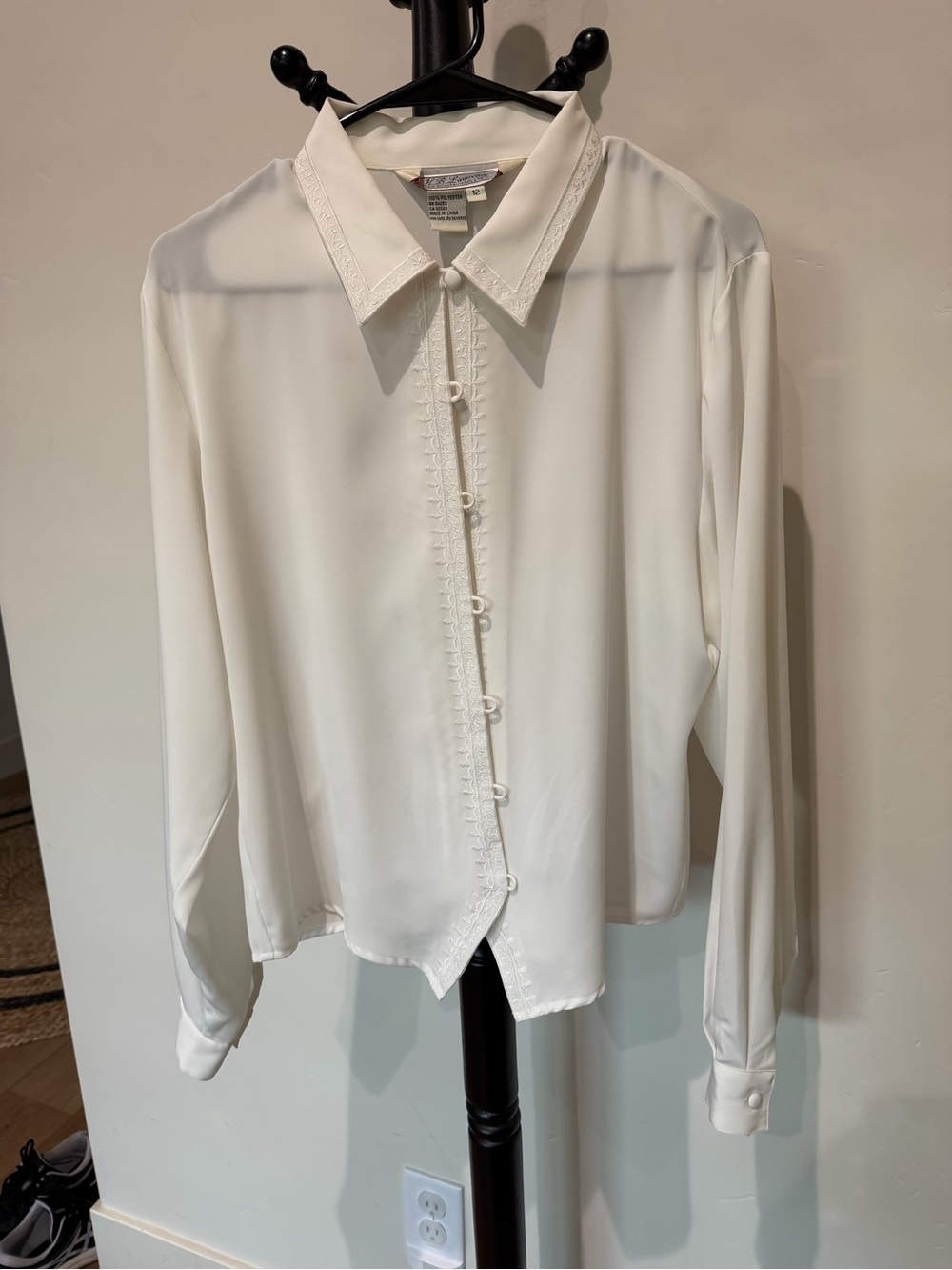 Elegant White Button-Front Blouse by
